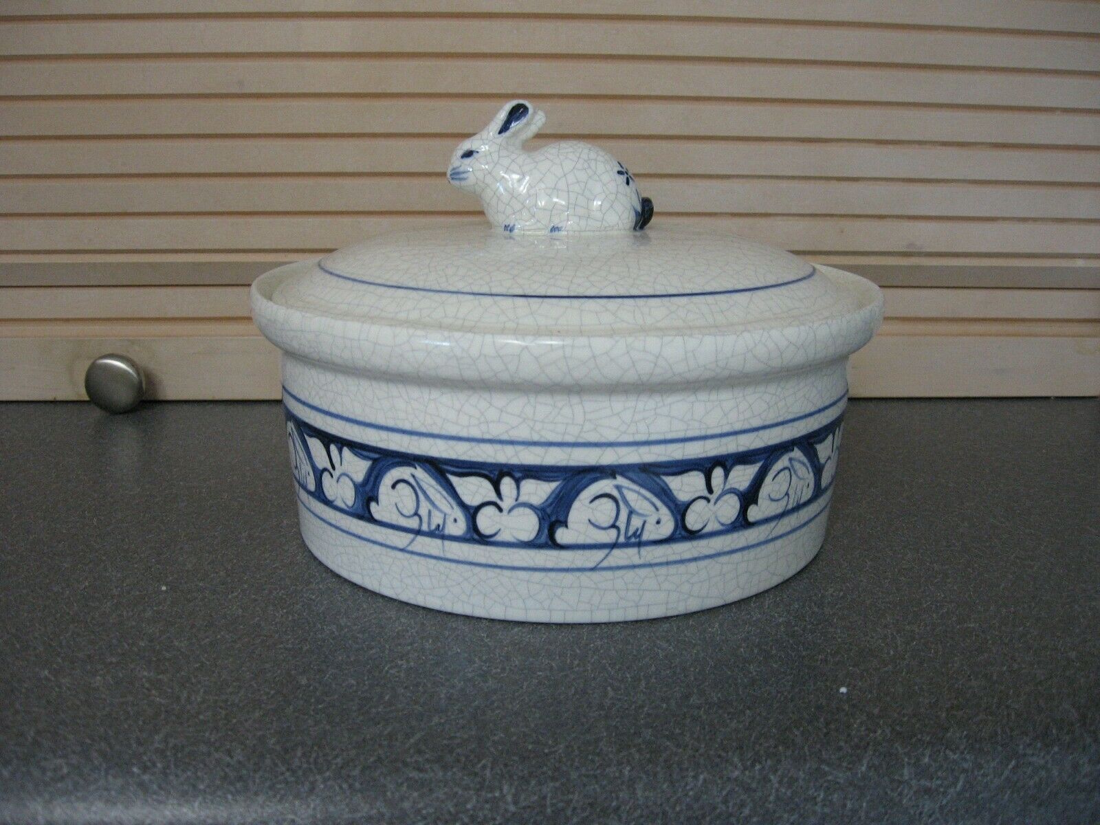 Dedham Pottery Covered Casserole 8 1/2" X 6" 88