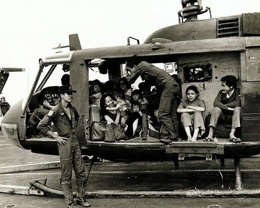 Huey With Evacuees Uss Midway Operation Frequent Wind 8x10 Vietnam War Photo 301